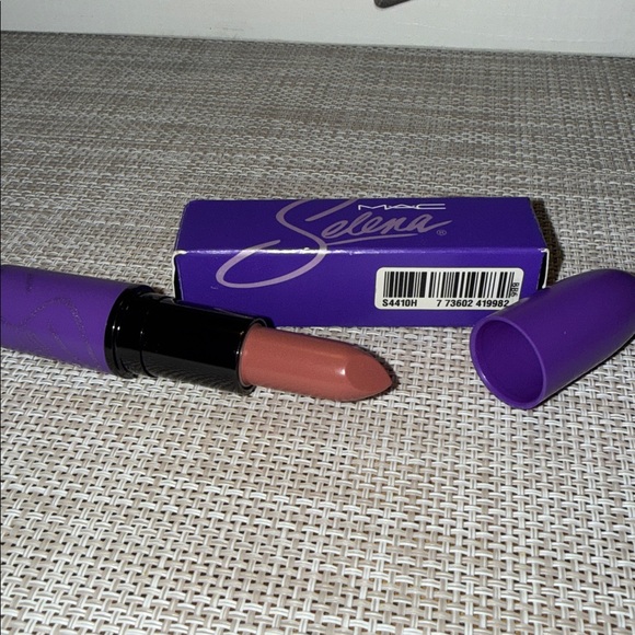 New MAC Selena Lipstick Amor Prohibido